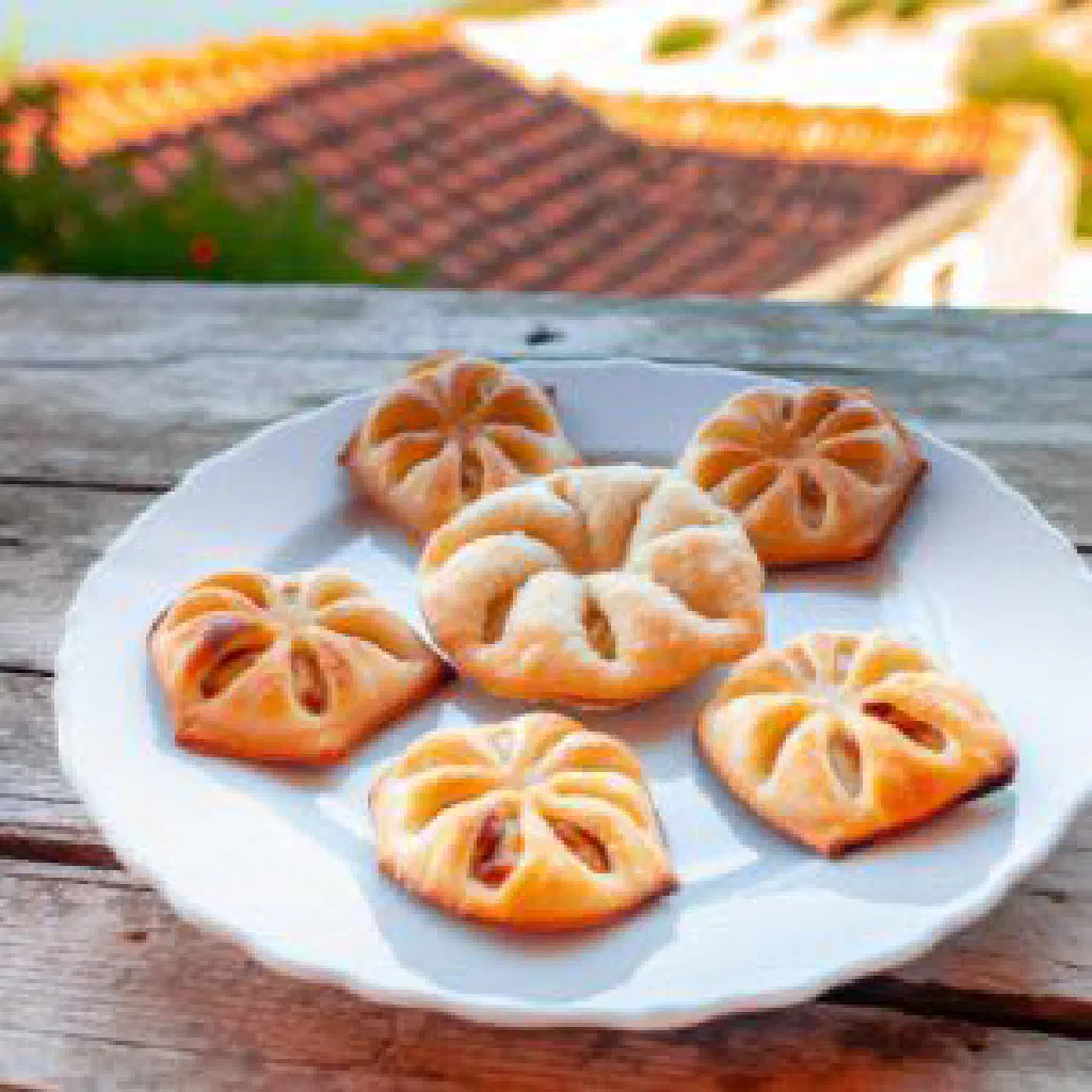 Small sugar-dusted Croatian Pazinski Cukerančići pastries on a plate
