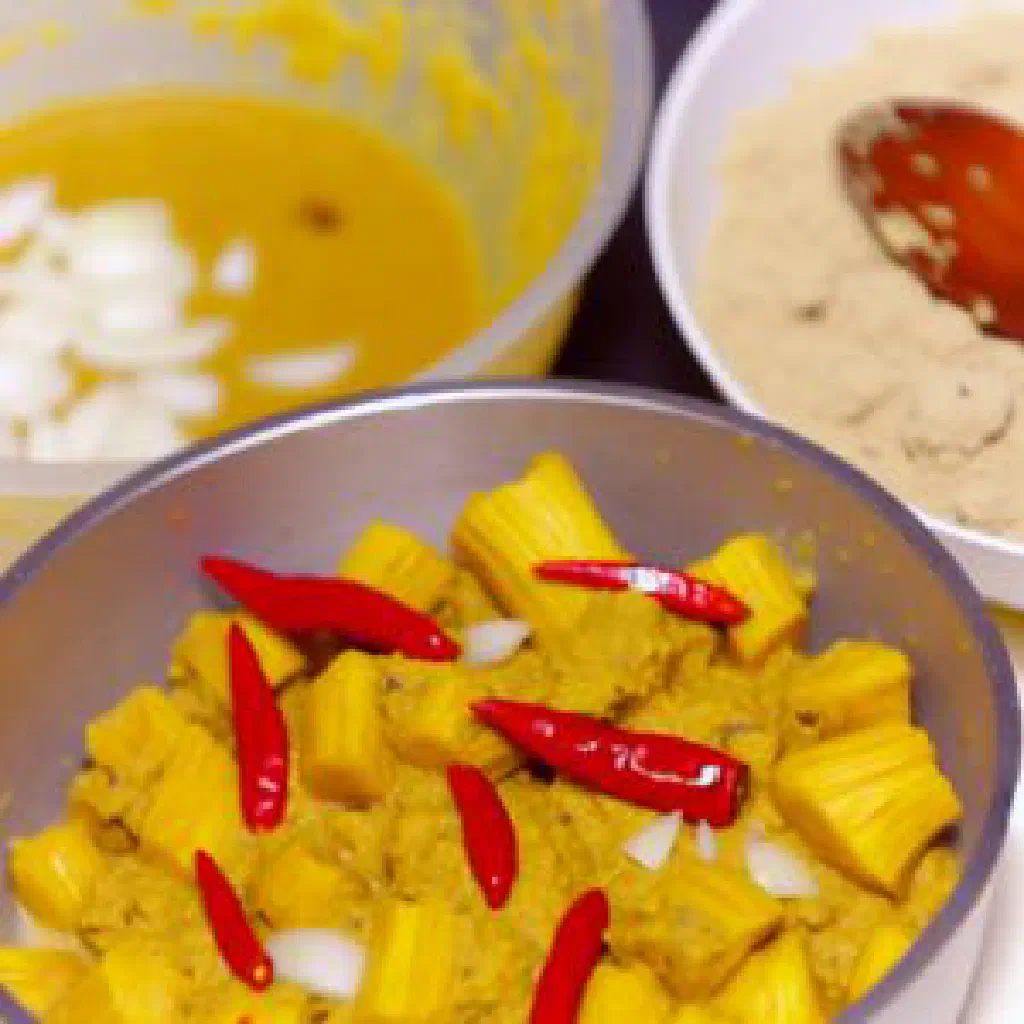 Spiced Maldivian fish dish garnished with fresh coriander and lime