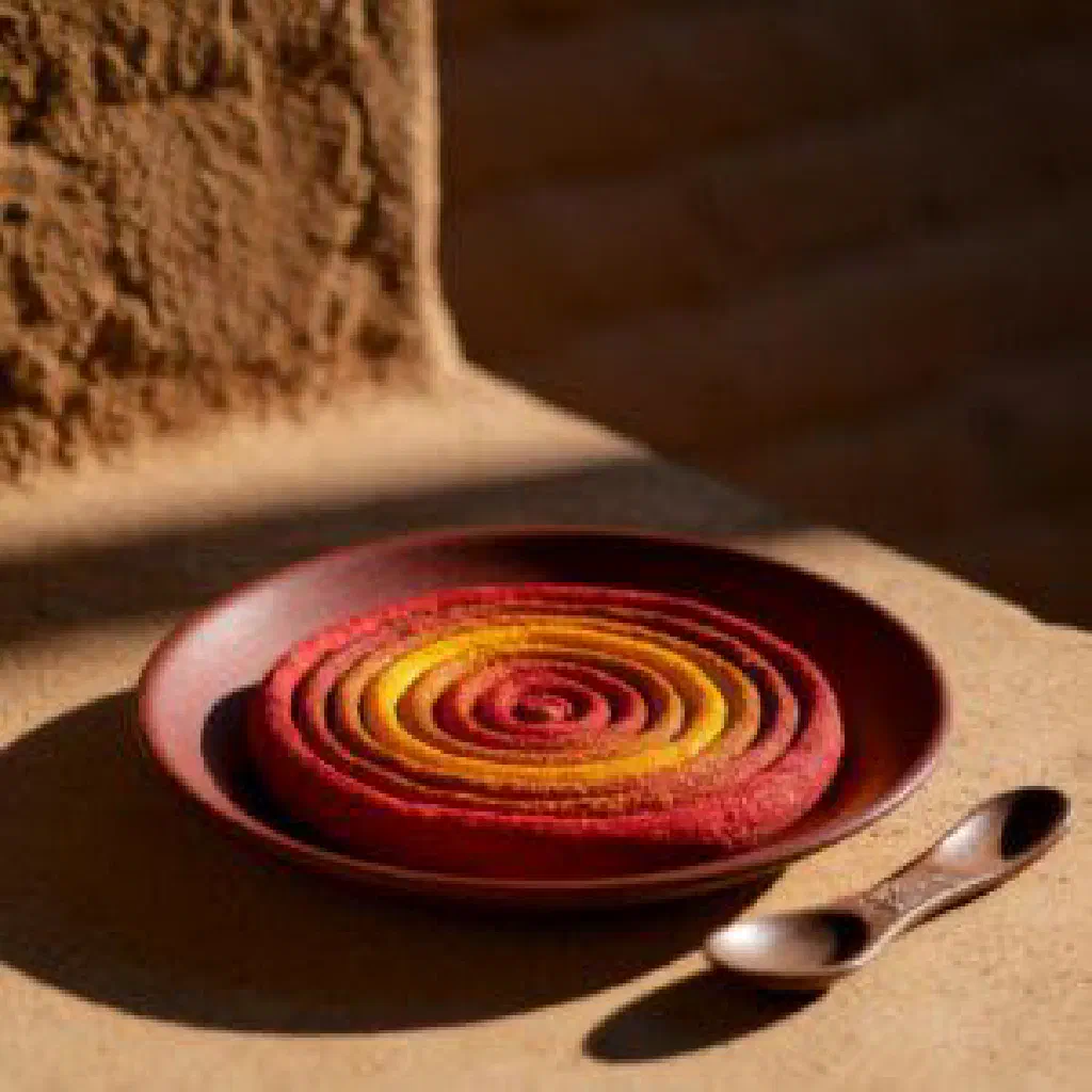 Malian moni with tender meat, carrots, peppers and green beans in a bowl