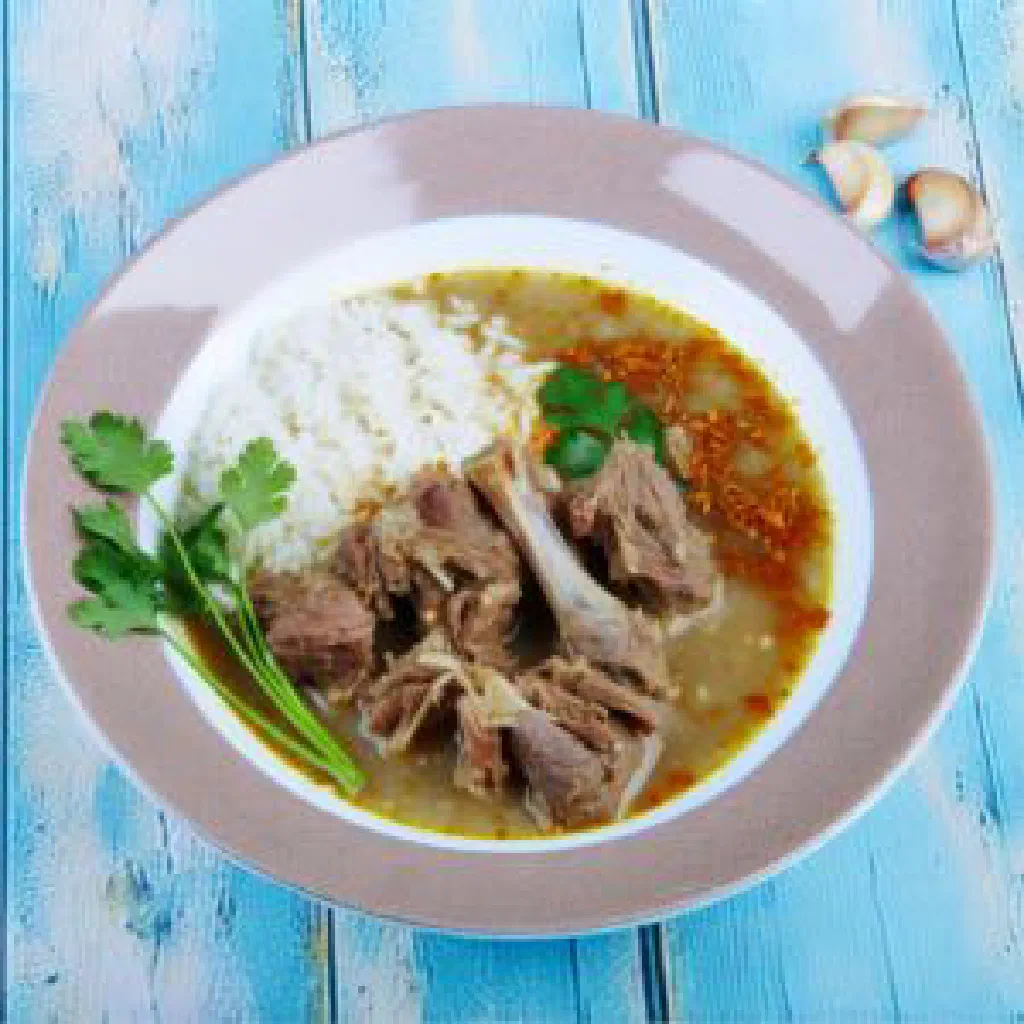 Bowl of Zrig with spiced rice and tender pieces of meat