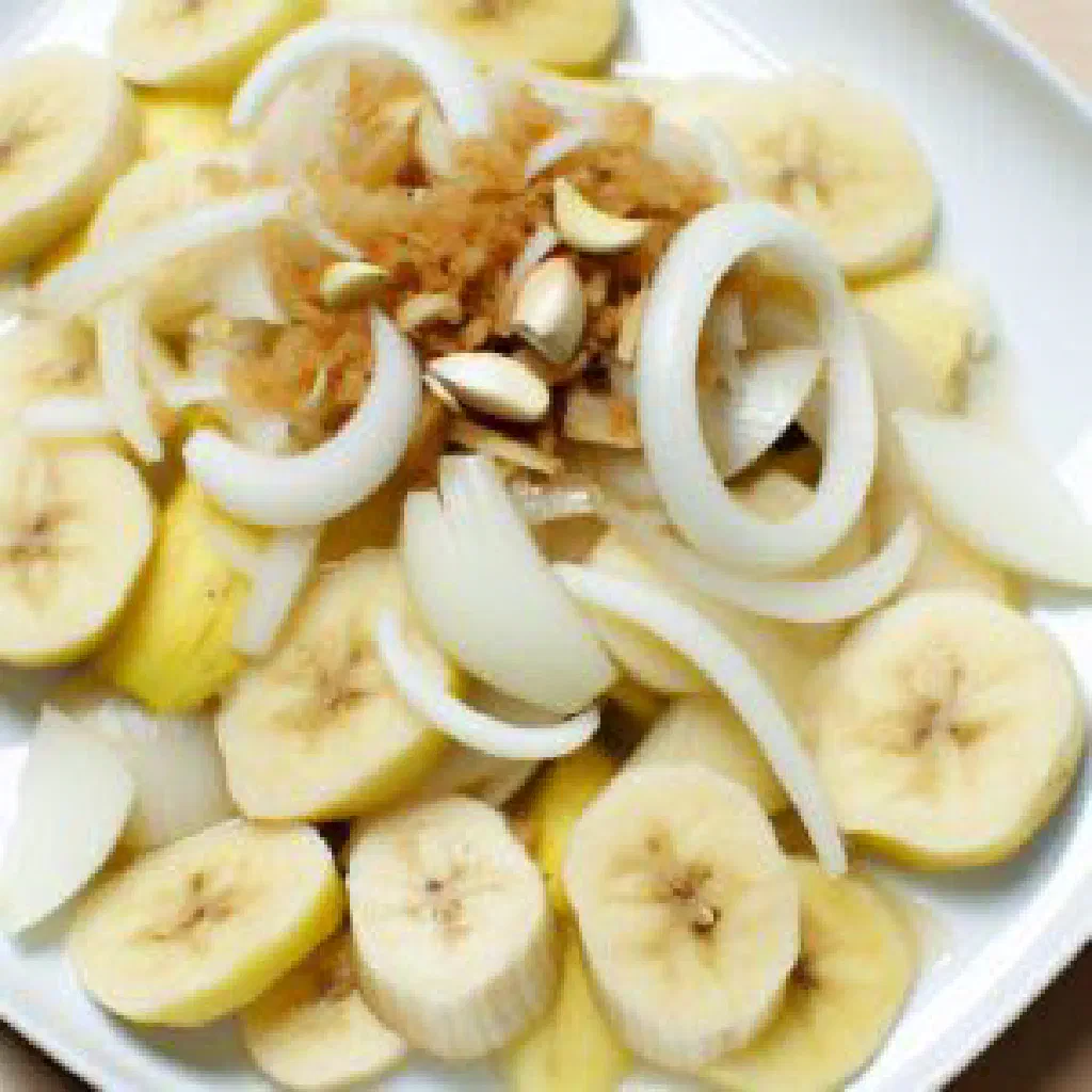 Bowl of Tanzanian mambo ya ndizi with banana slices in coconut sauce