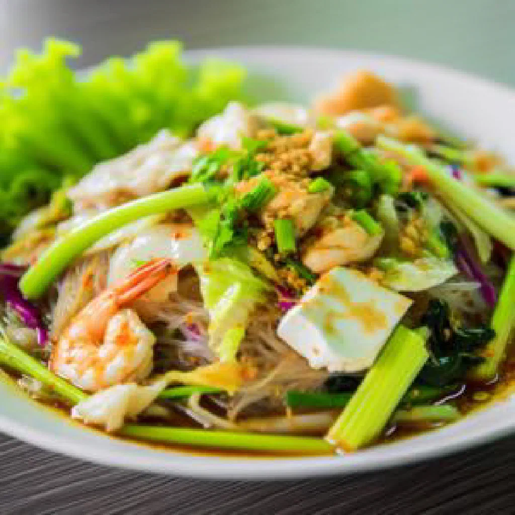 Suki haeng with rice noodles, tender meat and fresh vegetables