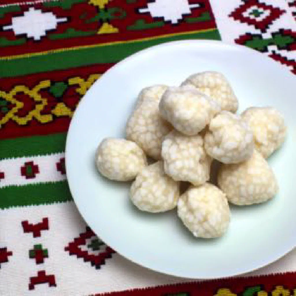 Slow-cooked Turkmen gurt with tender meat, vegetables and fresh herbs